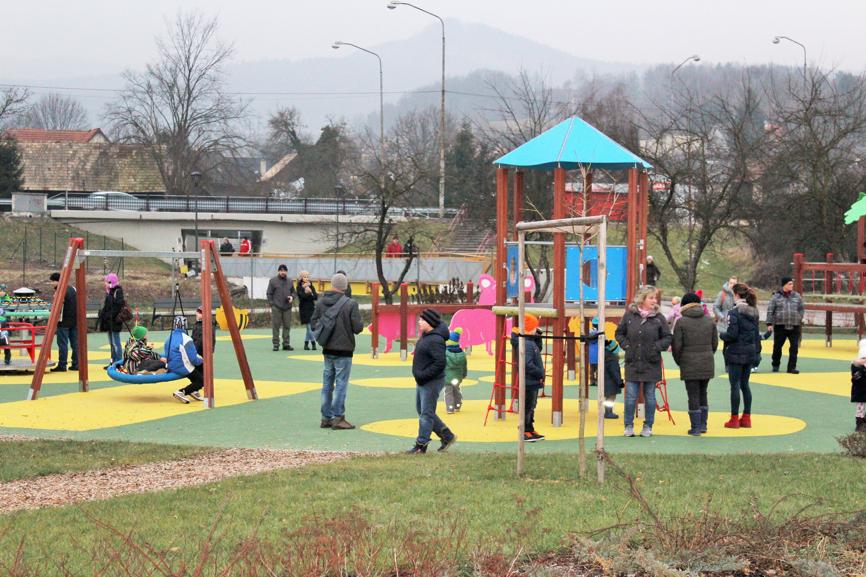 Fotogaléria Vianočné trhy a stretnutie s Mikulášom 09.12.2016 (18) Vianočné trhy a stretnutie s Mikulášom 09.12.2016