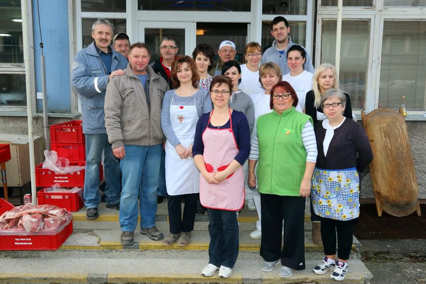 Fotogaléria Fašiangová obecná zabíjačka 25.02.2017 (20) Fašiangová obecná zabíjačka 25.02.2017